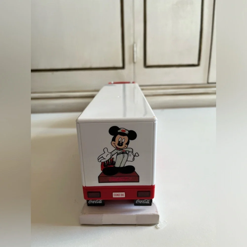 Coca-cola 2004 Tour Carrier Semi truck w/Mickey Statue SEMI 75th Anniversary